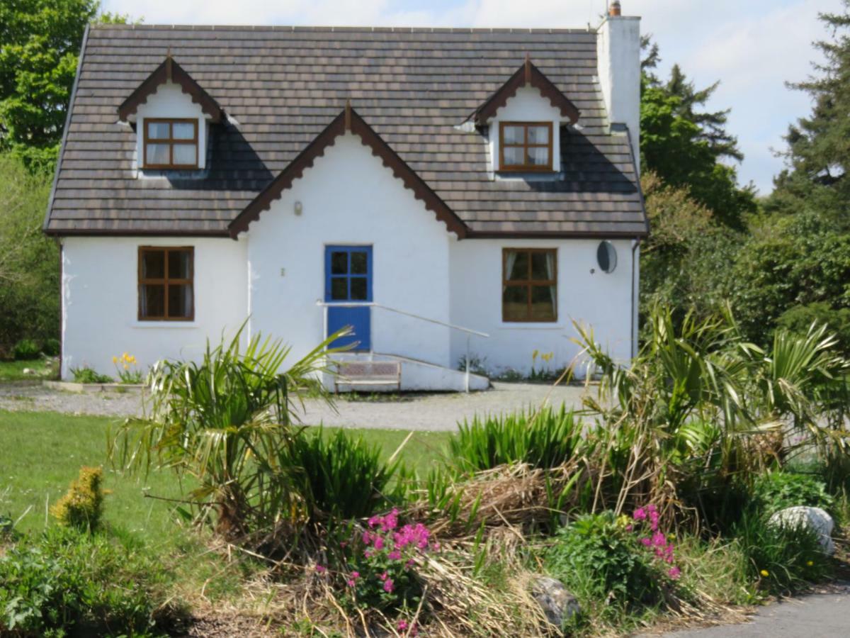 Letterfrack Farm Cottage In Village On A Farm Beside Connemara National Park Eksteriør billede
