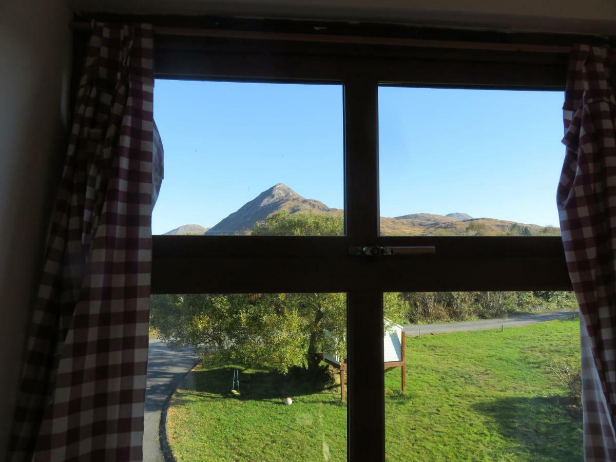 Letterfrack Farm Cottage In Village On A Farm Beside Connemara National Park Eksteriør billede