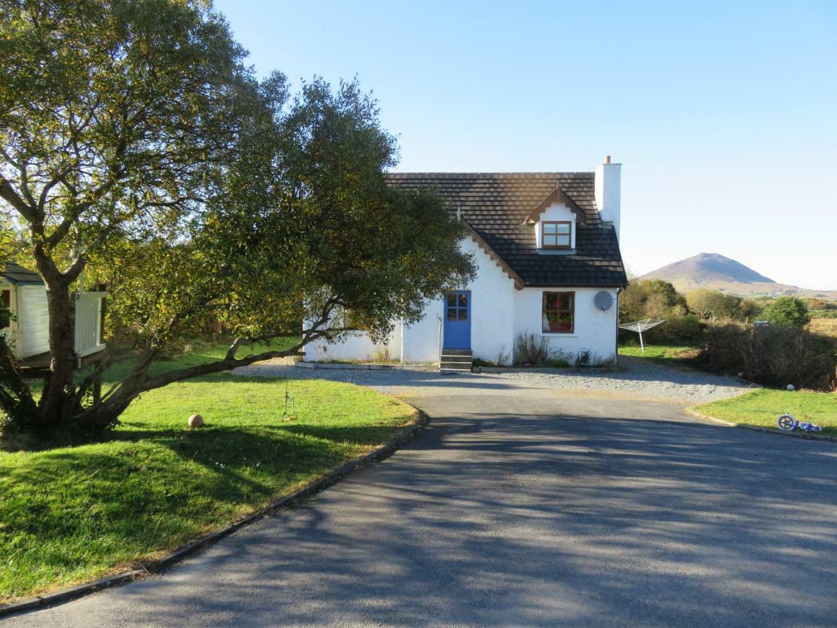 Letterfrack Farm Cottage In Village On A Farm Beside Connemara National Park Eksteriør billede